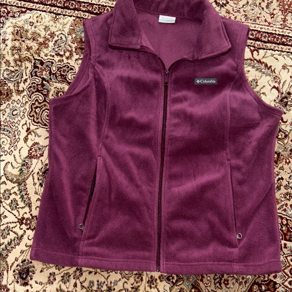 NWOT Columbia Plum Fleece Vest
